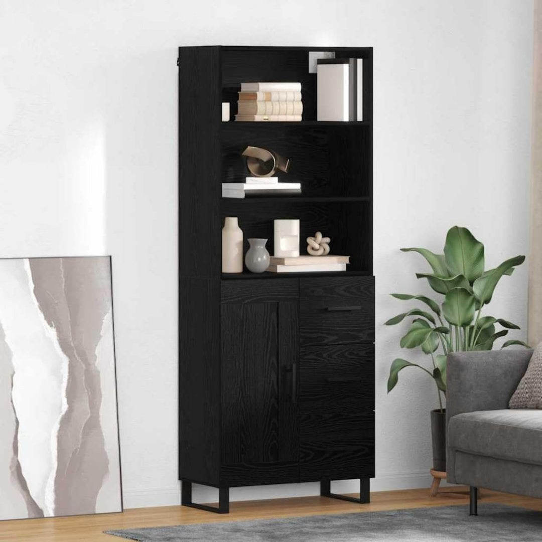 Ein Metallgestell und Schubladen an dem Hochschrank