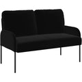 Sofa in Schwarz mit einem Metallgestell