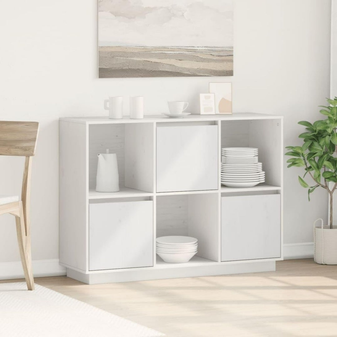 Geschlossener Stauraum trifft auf offene Ablagen an dem Sideboard
