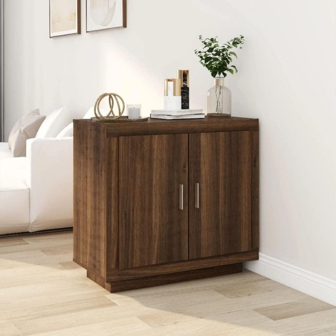 Das Sideboard misst 80 x 40 x 75 cm in Eichenbraun