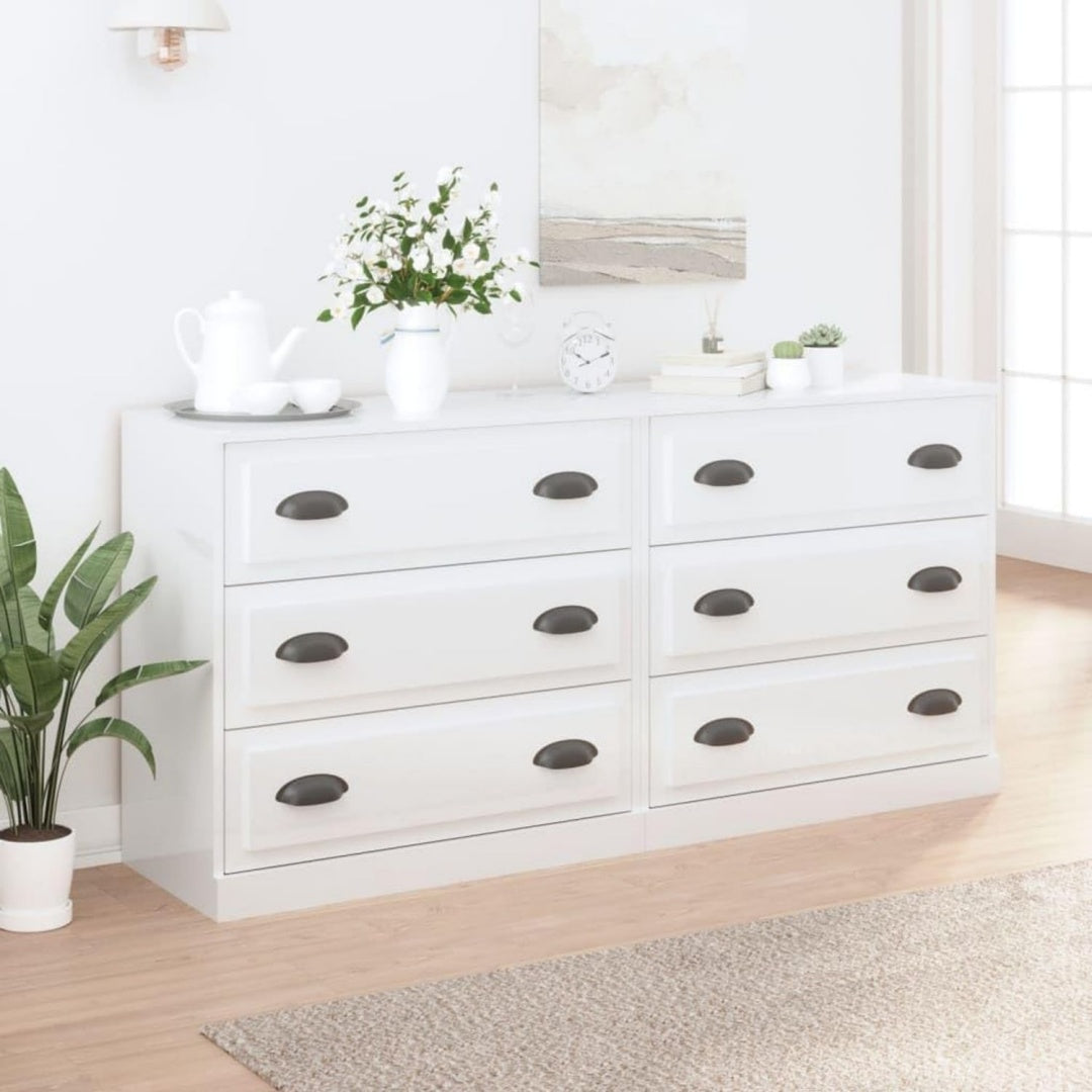 Sideboard in Weiss mit glaenzenden Oberflaechen