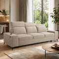 Eine Schlaffunktion praegt das Sofa aus Stoff