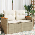 Sofa mit weichen Polstern und Flechtoptik