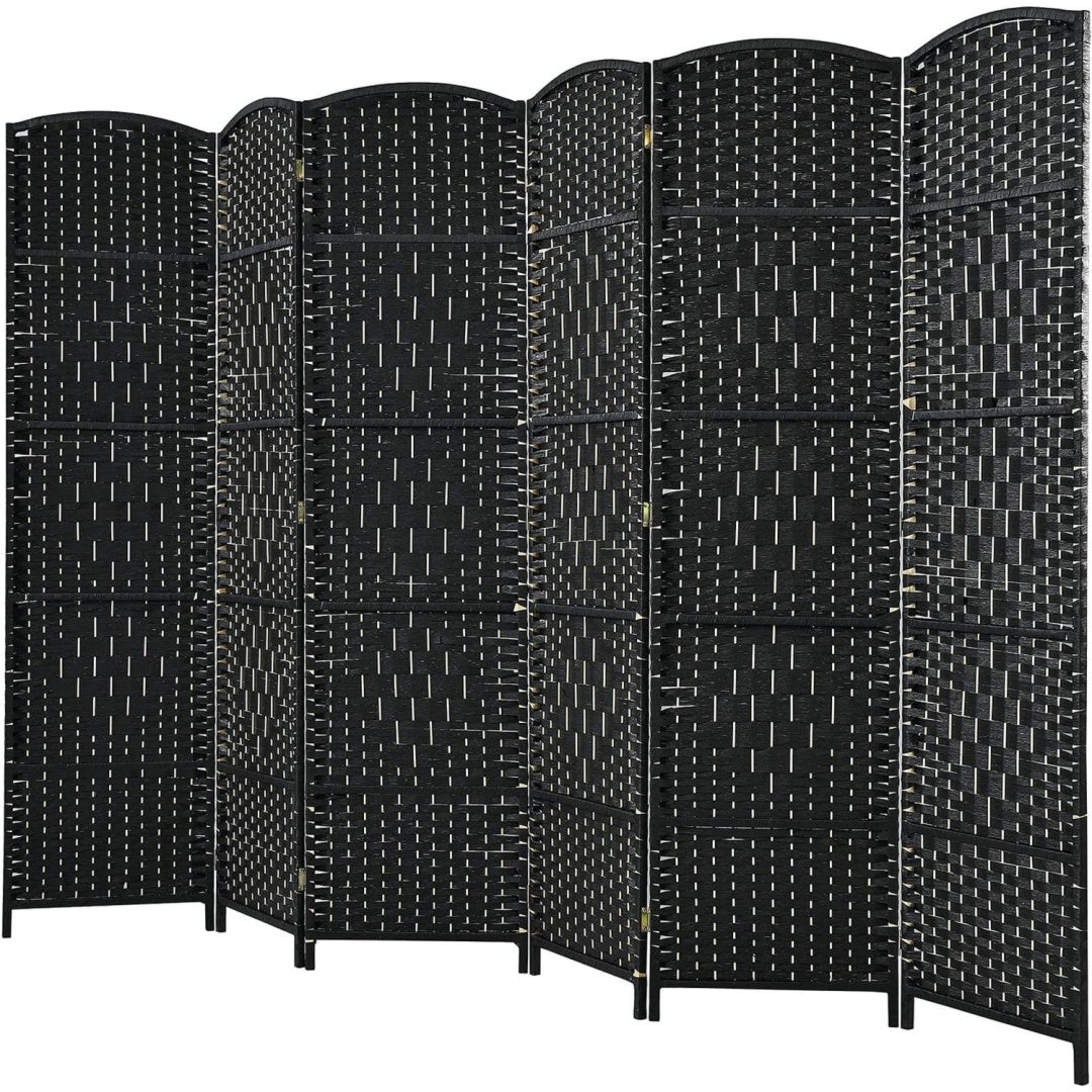 Flechtoptik praegt den Raumteiler