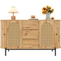Gerundete Konturen und verstellbare Ablagen an dem Sideboard