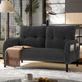 Seitentaschen ergaenzen das Sofa