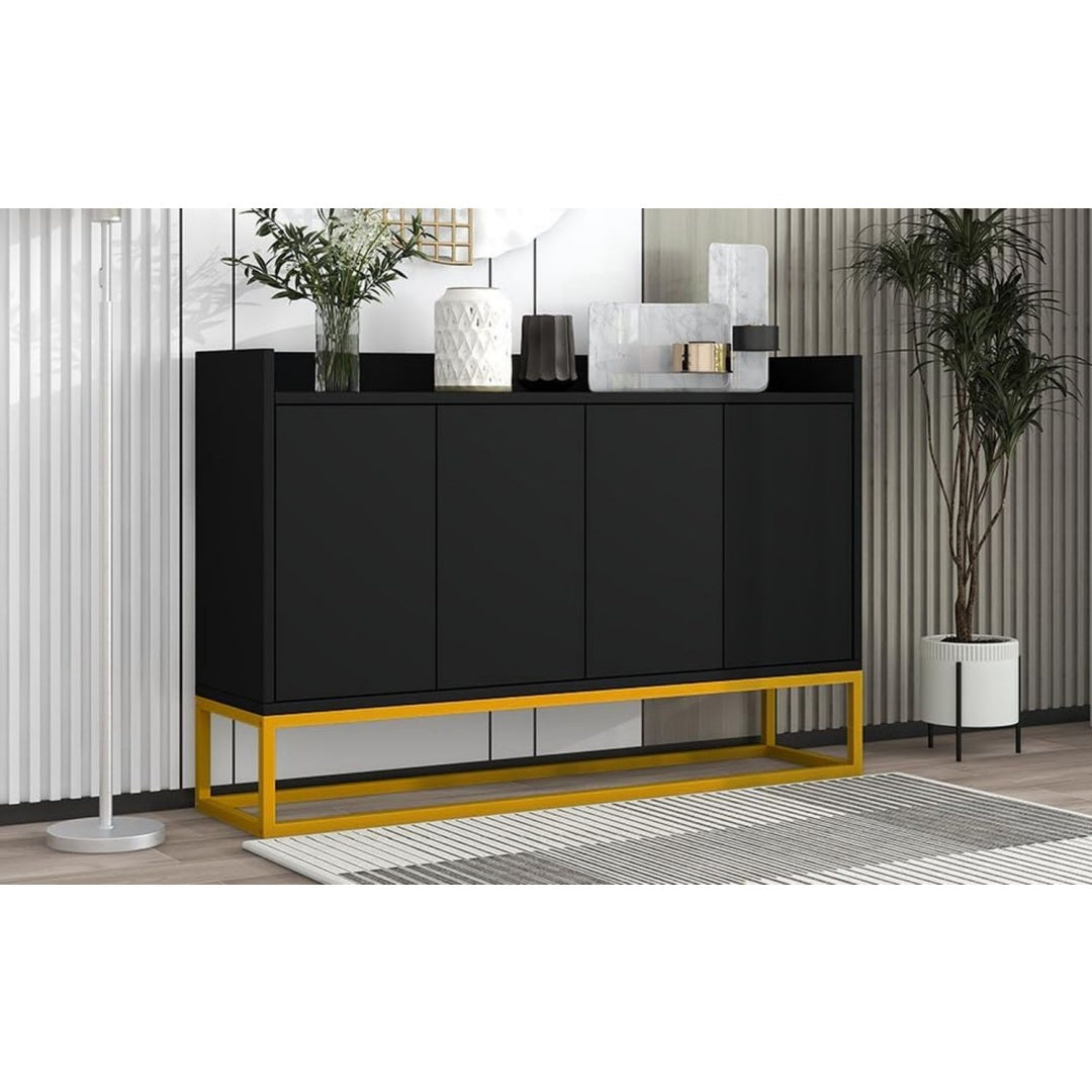 Sideboard mit 4 Tueren, grifflosen Fronten und verstellbaren Ablagen