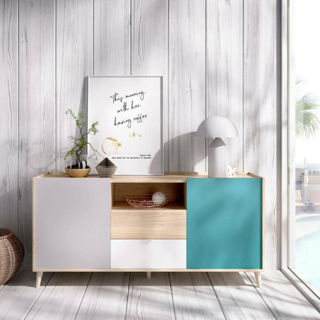 Offene Ablagen und Hoehenverstellung an dem Sideboard