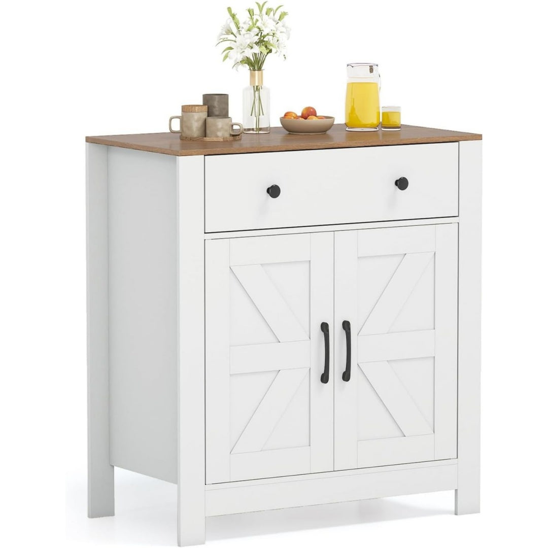 Sideboard aus Holzwerkstoff zeigt verstellbare Ablagen